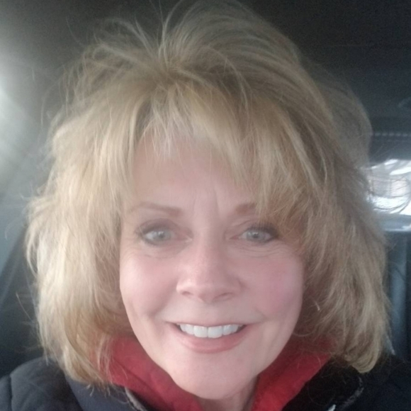 Meet your Posher, Julie - Picture 1 of 1